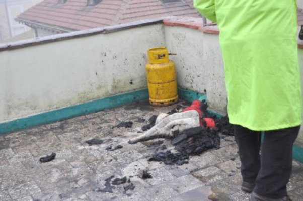Individul care şi-a ucis mama şi a incendiat casa face 16 ani de puşcărie